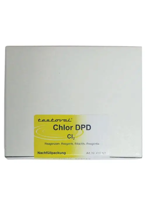 Weißer Karton mit gelber und schwarzer Beschriftung. Der Aufkleber zeigt "Chlor DPD", "Reagenzien" und die Marke "Judo". Inhalt ist ein Nachfüllpack für chemische Tests.